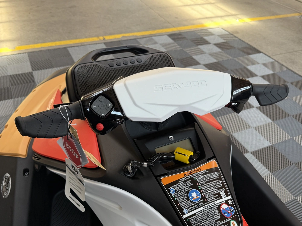 2026 Sea-doo Spark™ For 3 Rotax® 900 Ace™ - 90 Conv With Ibr And Audio alt
