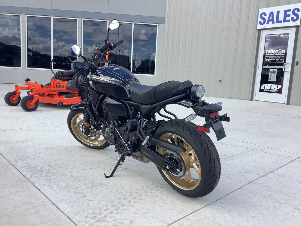 2026 Yamaha Xsr700tb alt