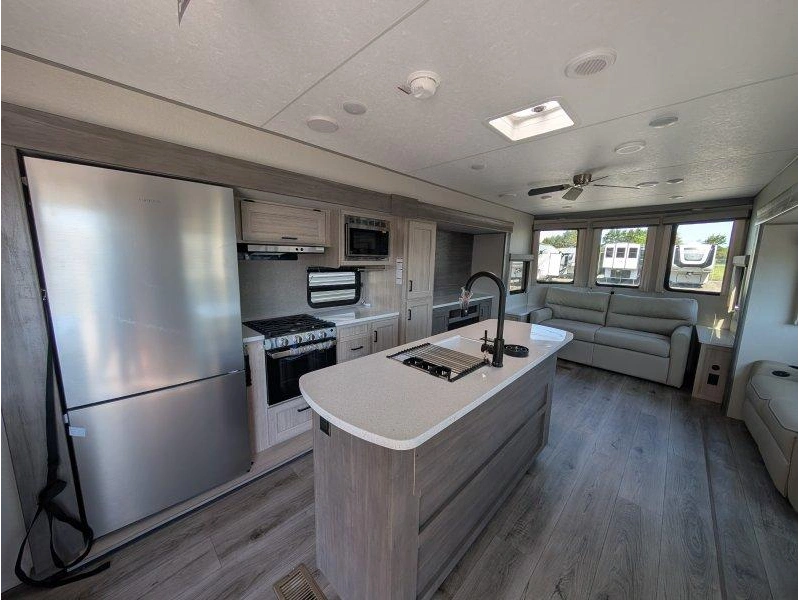 2026 Coachmen Catalina 39mkts alt