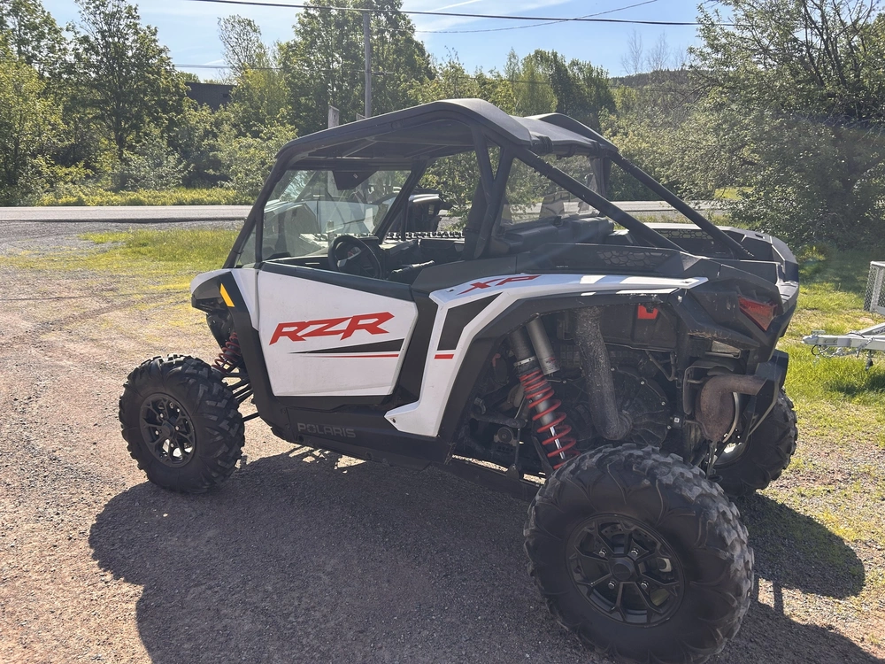 2024 Polaris Rzr 1000 alt