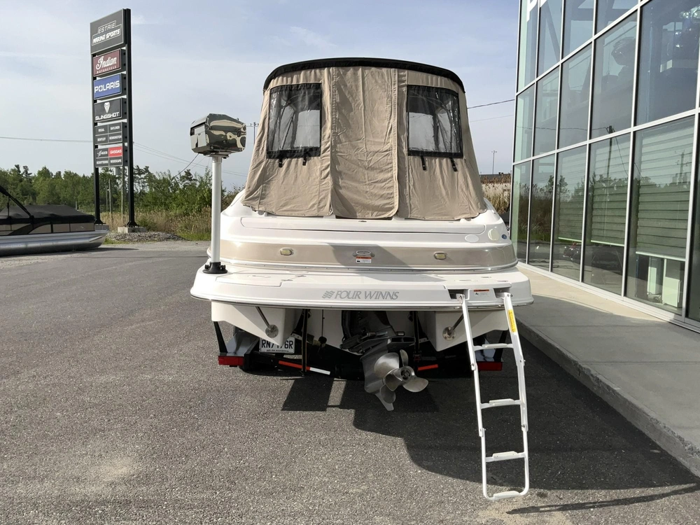2006 Four Winns 255 Sundowner alt