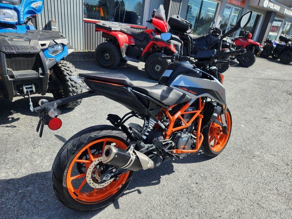 Ktm Duke 390 2022 alt