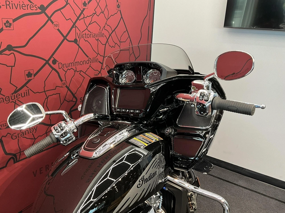 2026 Indian Motorcycle Challenger Limited + 112 & Powerband Audio Package alt