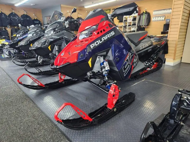 Polaris 9R INDY XCR 128 2025
