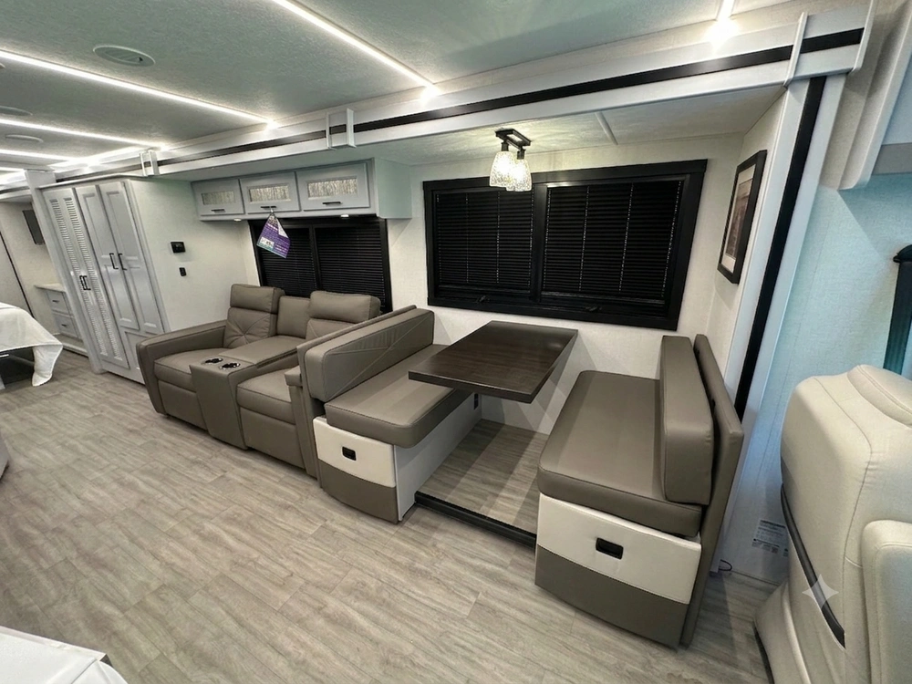 Coachmen Mirada 32ls 2024 alt