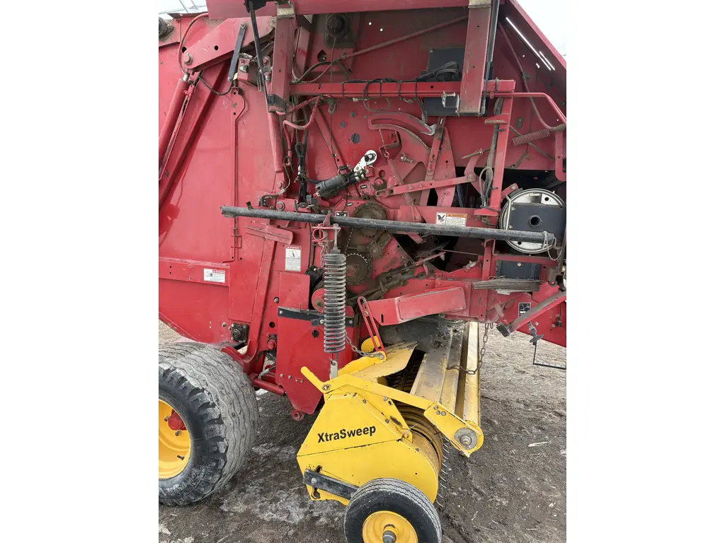 2017 New Holland BR7060
