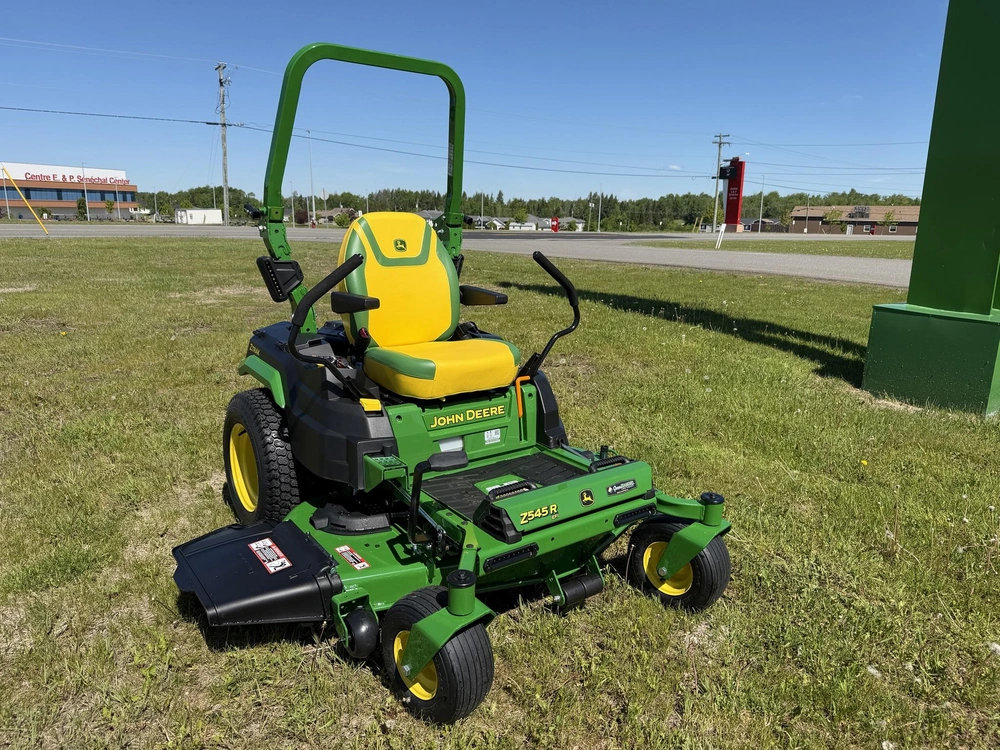 2026 John Deere Z545r alt