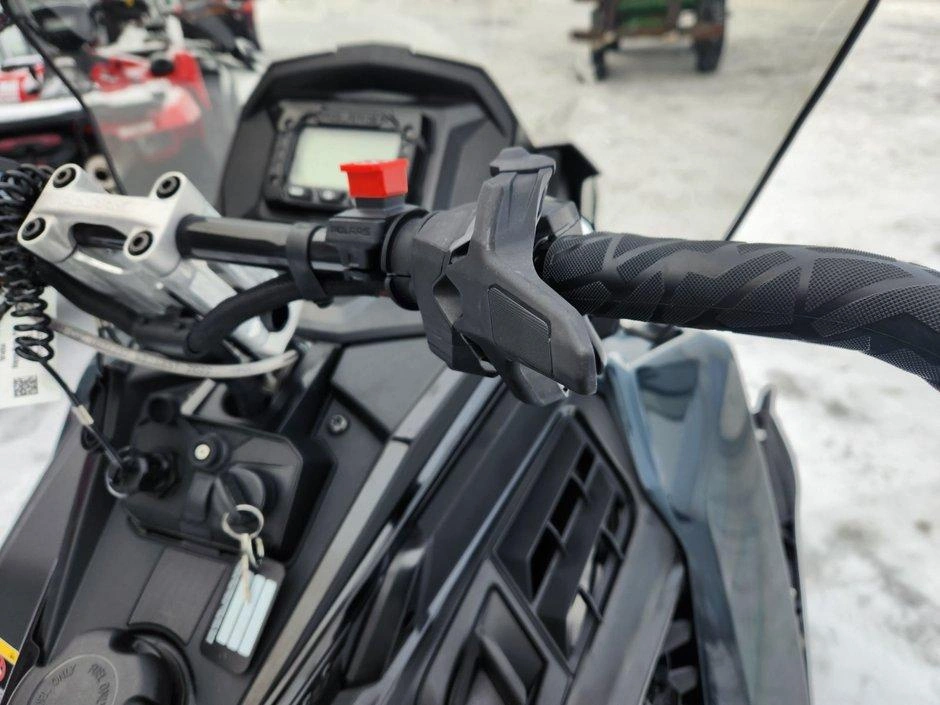 Polaris Prostar S4 Voyageur Sp 146 Moteur 4 Temps 2026 alt