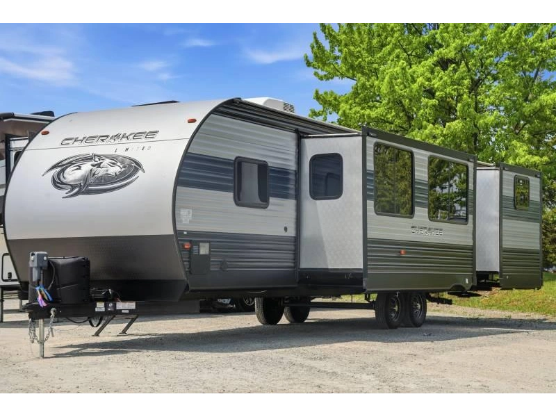 Forest River Cherokee Wolf Den 294bh 2021 alt