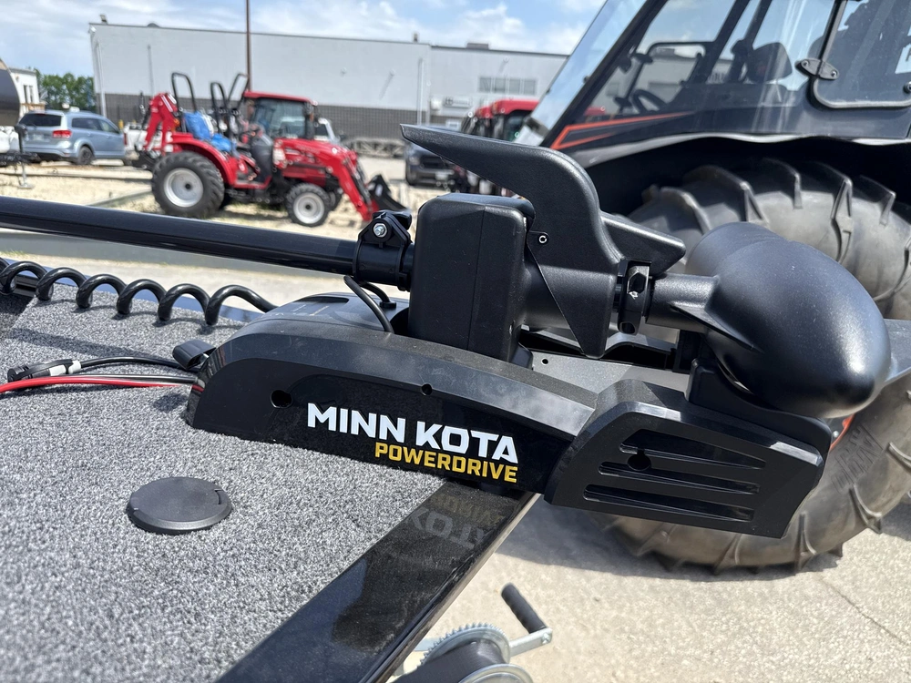2026 Lowe Boats Fishing Machine Walk Thru Fm 1625 Wt alt