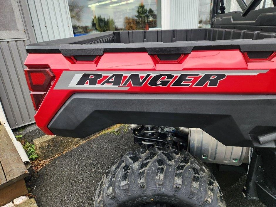 2025 Polaris Ranger Crew Xp 1000 Premium Rouge Coucher De Soleil alt
