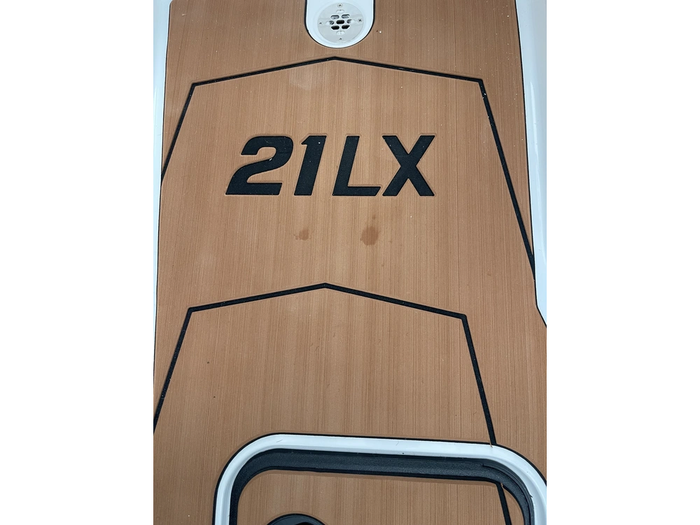 2026 Malibu 21 Lx alt