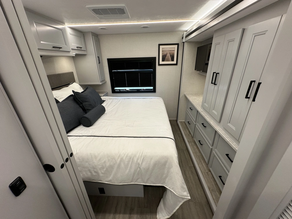 Coachmen Mirada 32ls 2024 alt