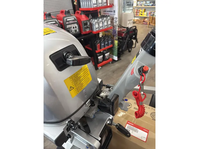 2026 Honda 15DK3SHC 15" Manual Start, Tiller Handle w prop & tank