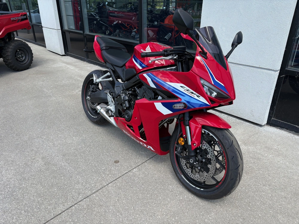 Honda Cbr650r E-clutch 2026 alt