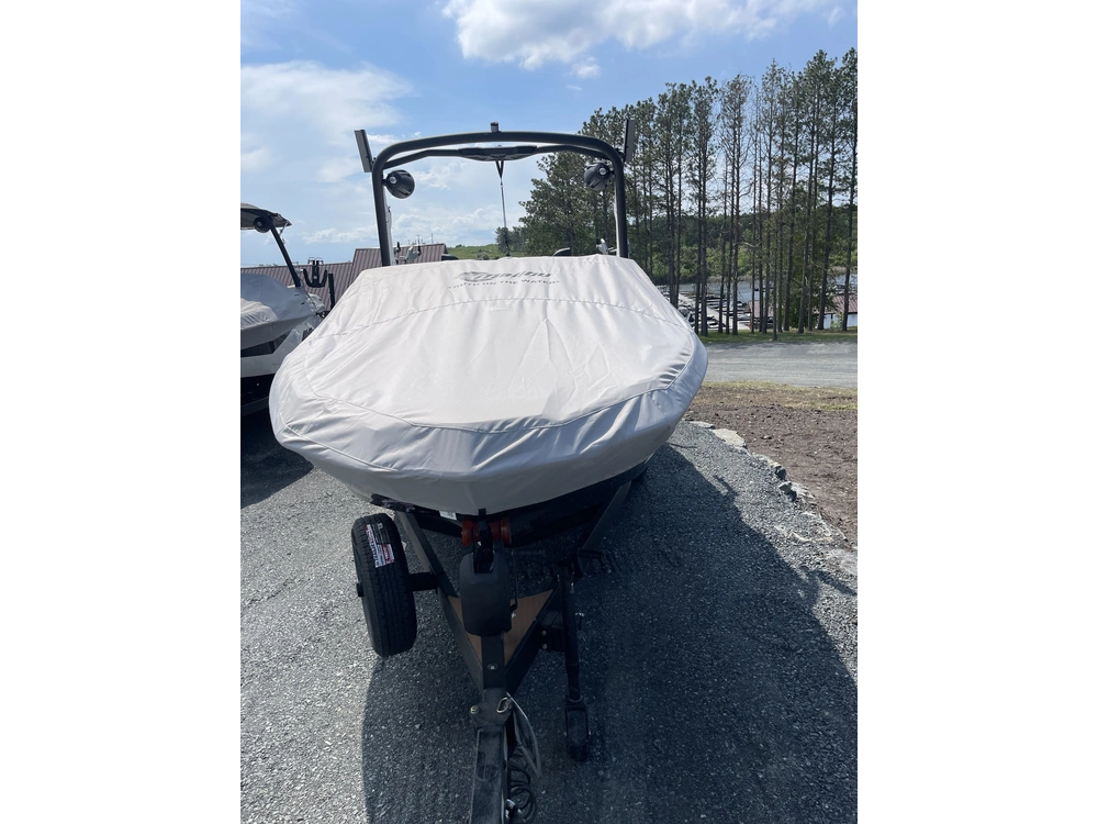 2026 Malibu 21 Lx alt