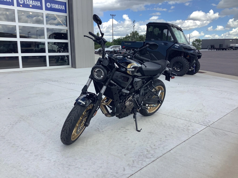 2026 Yamaha Xsr700tb alt