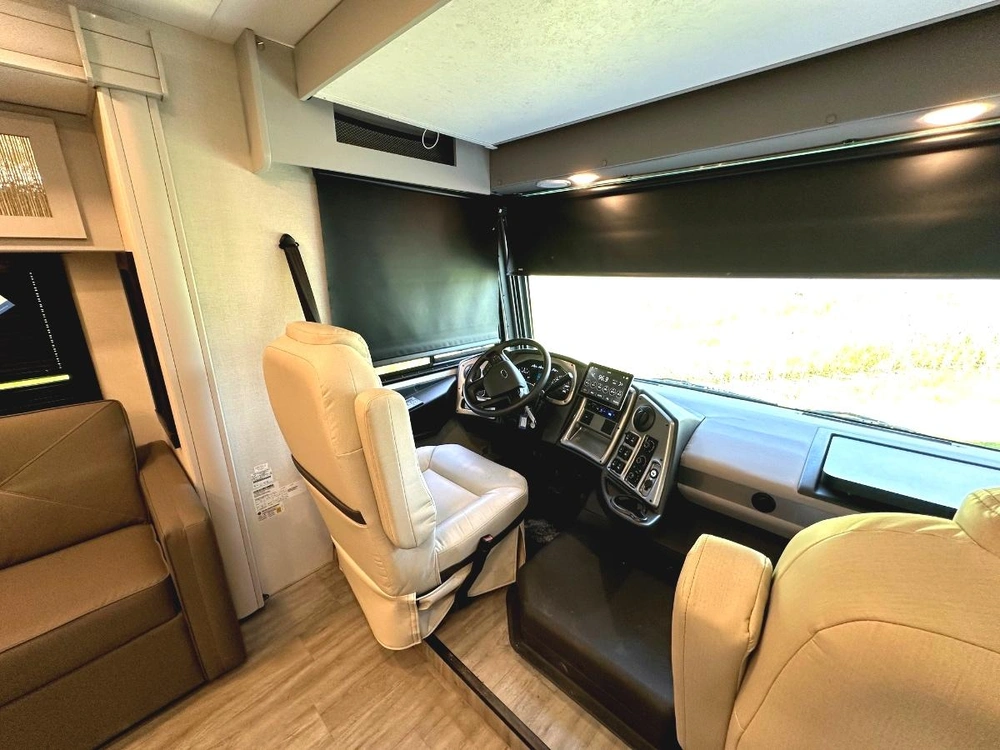 Coachmen Pursuit 31es 2024 alt