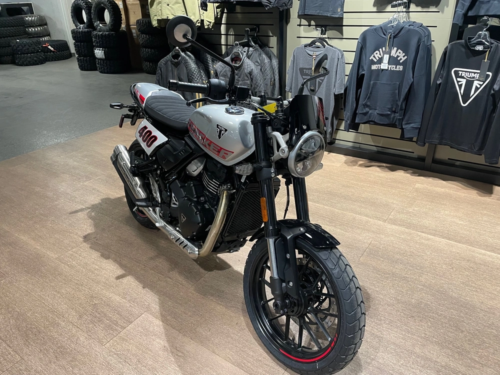 2027 Triumph Tracker 400 - Aluminum Silver alt