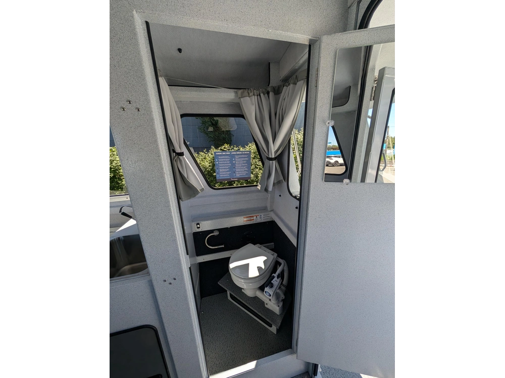 2026 Kingfisher 2825 Cxp alt