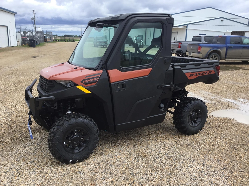 2026 Polaris Ranger 1000 Premium Cabbed Ranger alt