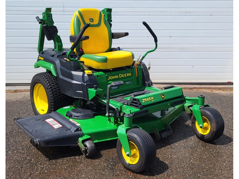 2024 John Deere Z545r alt
