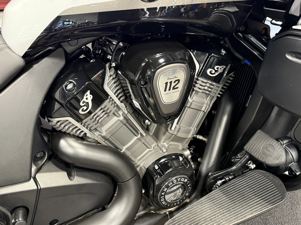 2026 Indian Motorcycle Pursuit Dark Horse 112 alt