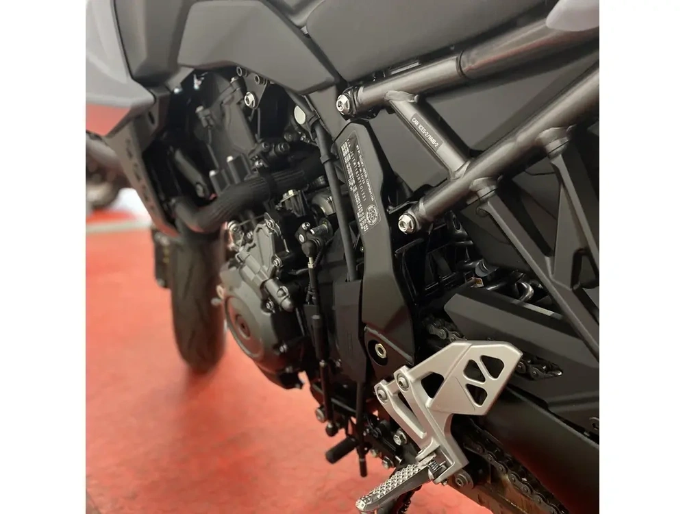 2025 Suzuki Gsx 8s alt