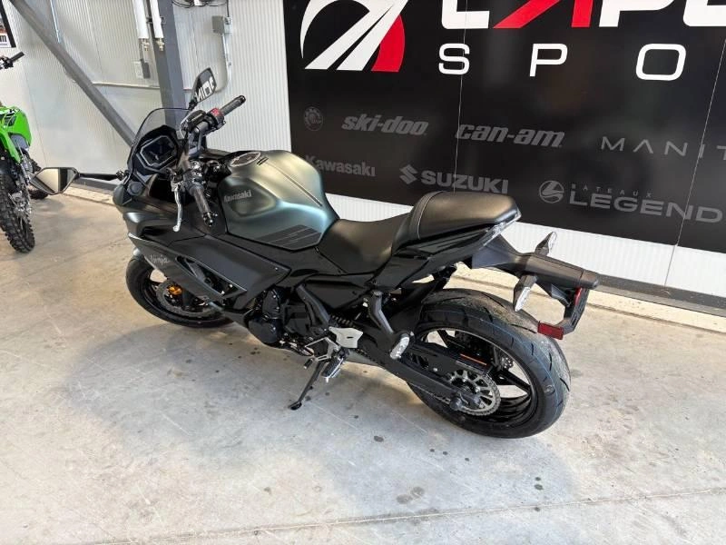 Kawasaki Ninja 650 2025 alt
