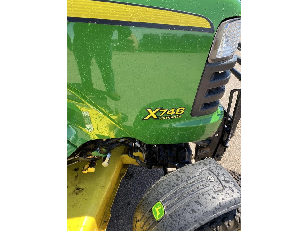 2011 John Deere X748 alt