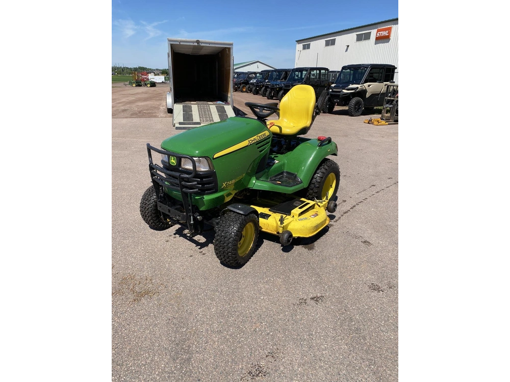 2011 John Deere X748 alt