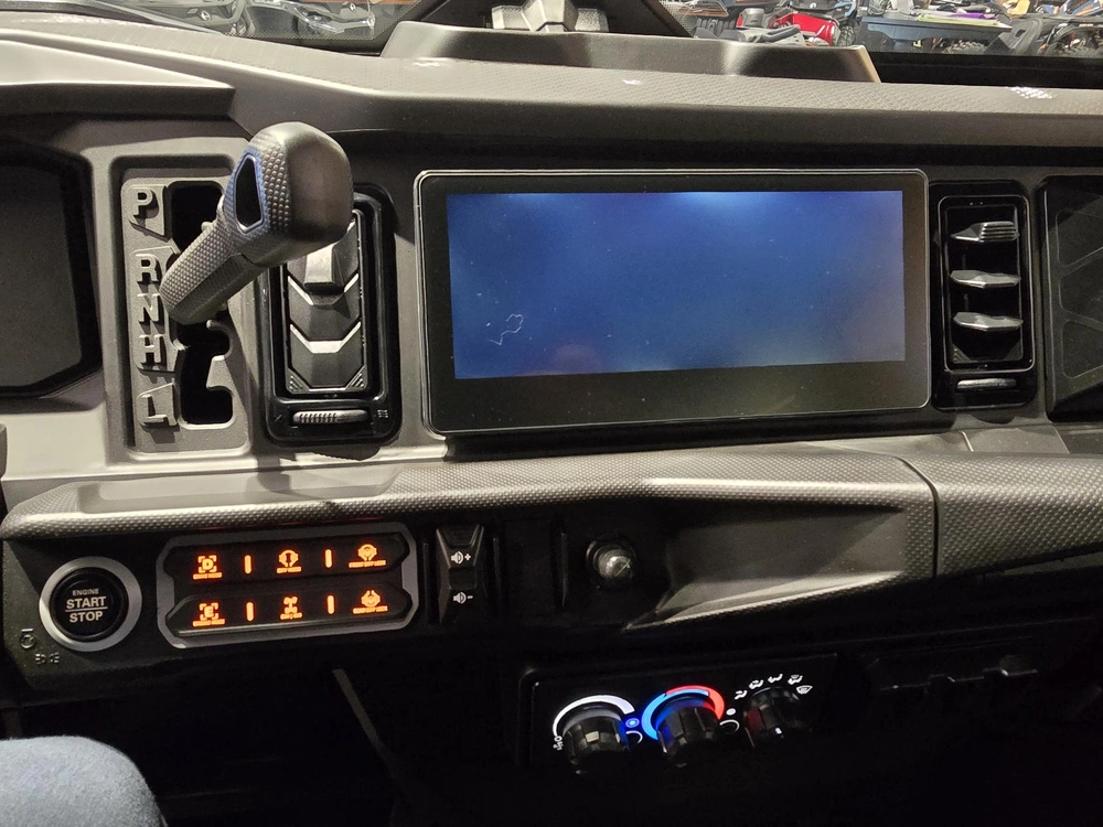 2026 Brp Defender Limited Cab Hd11 alt