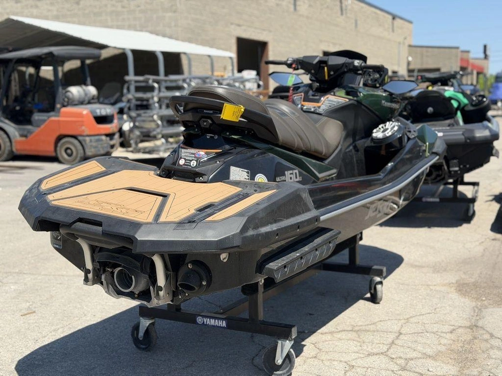 2025 Kawasaki Ultra® 160lx alt