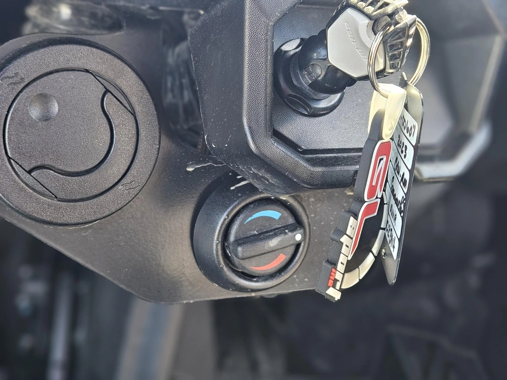 2023 Can-am Commander Max Xt alt
