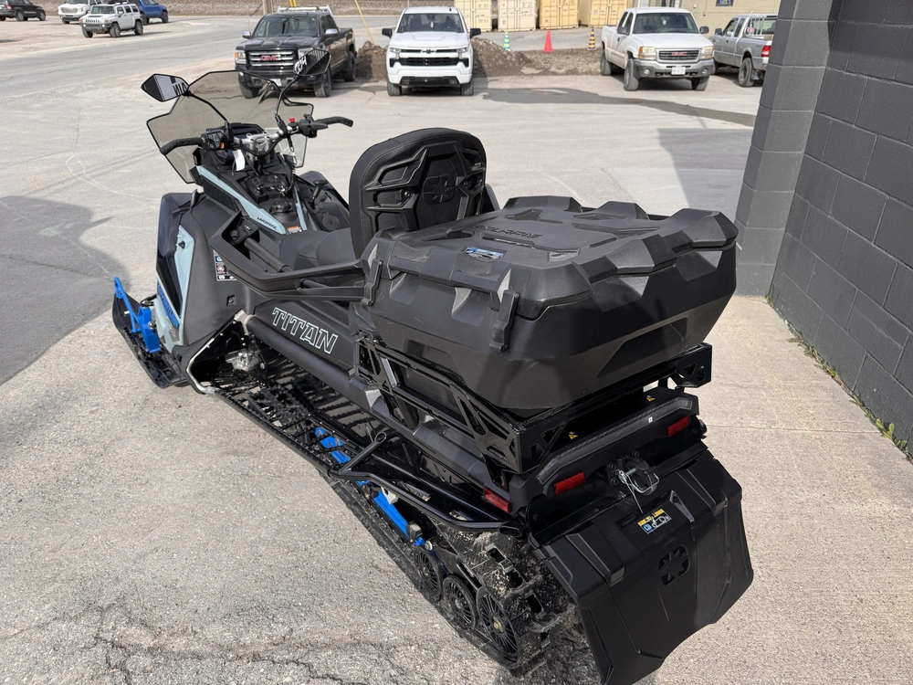 2026 Polaris Titan® Adventure Ultimate Prostar S4 155 1.8 alt