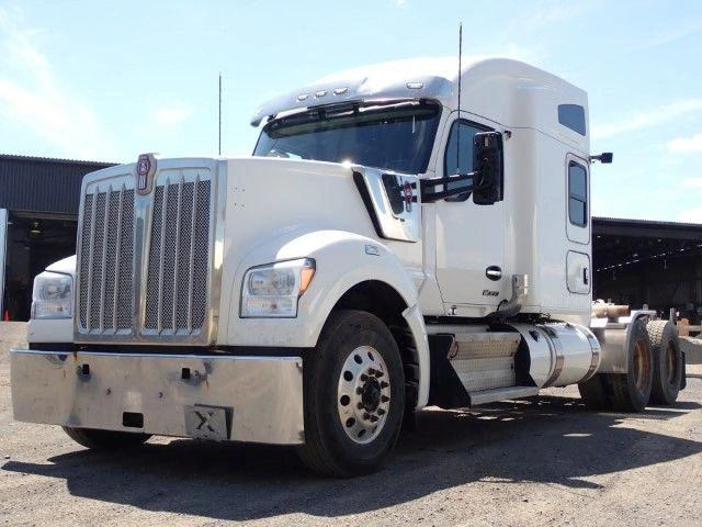 Kenworth W990 2023