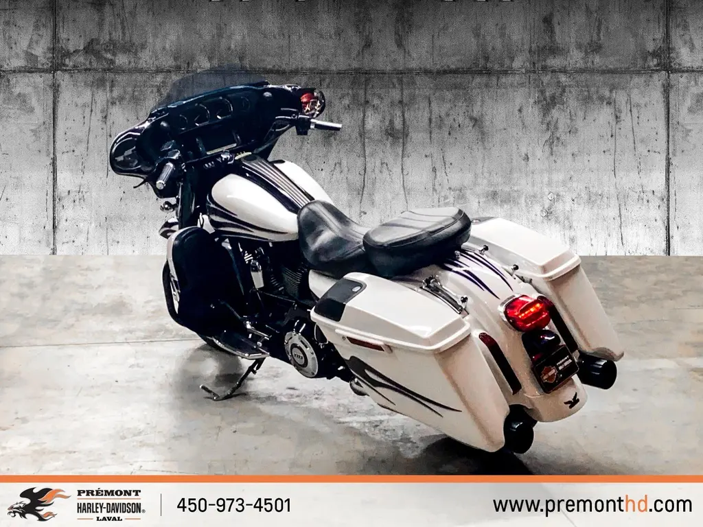 Harley-Davidson CVO Street GlideFLHXSE 2016