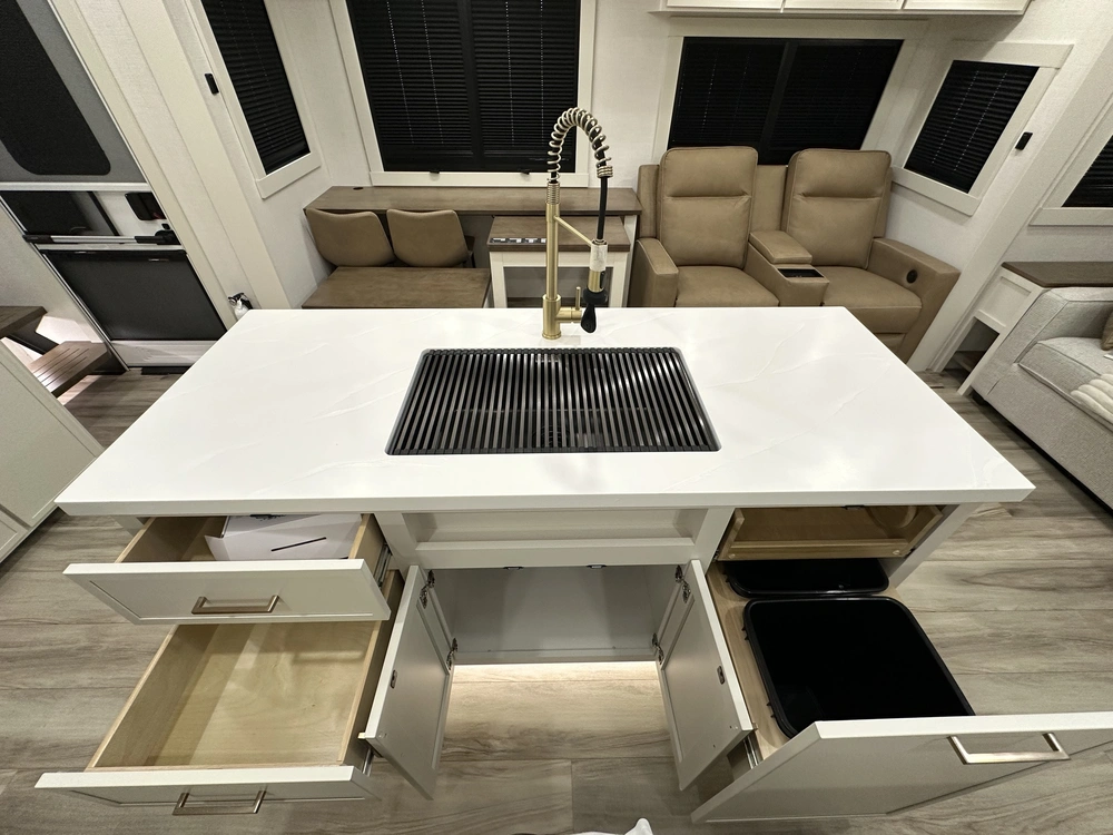 2027 Brinkley Rv Z3100 alt