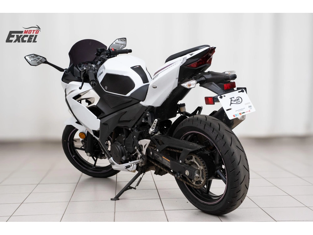 Kawasaki Ninja 400 2023 alt