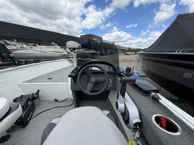 2018 Legend Boats 15 Angler alt