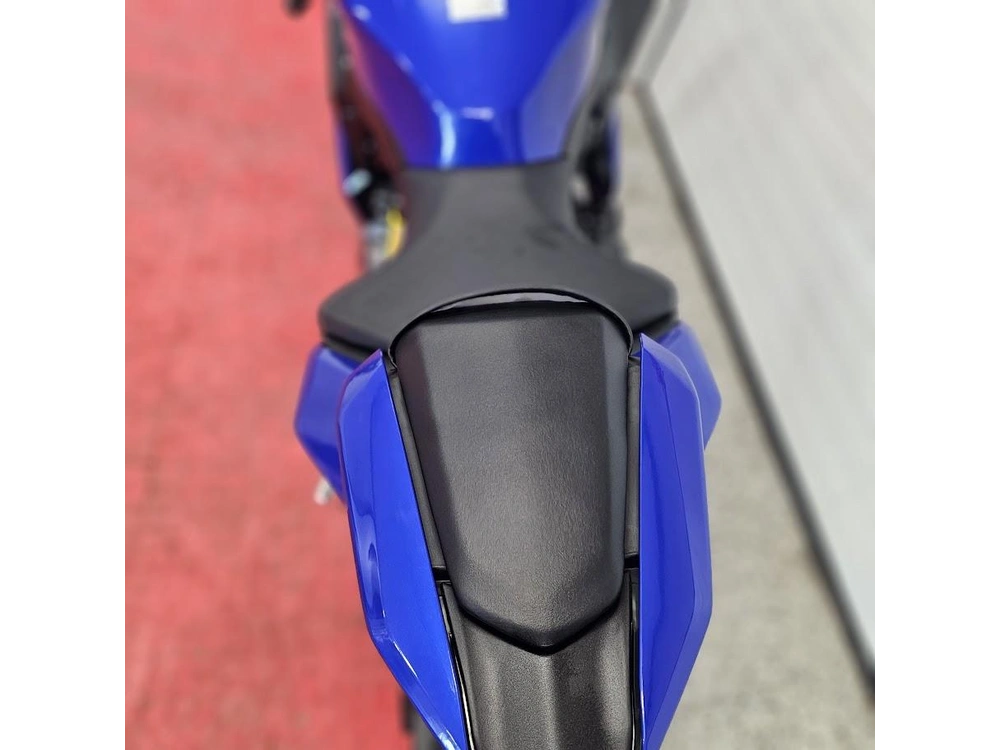 2026 Yamaha Yzf R9 alt