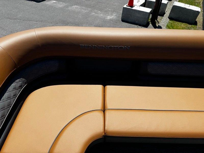 Bennington Marine 22s Swingback Luxe 3t Noir Mat 2026 alt