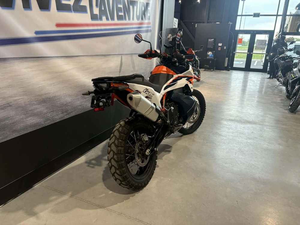 Ktm 890r 2025 alt