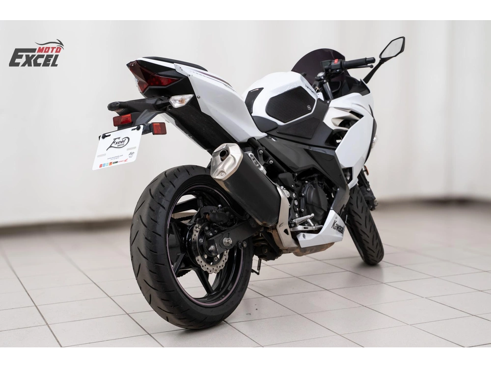 Kawasaki Ninja 400 2023 alt