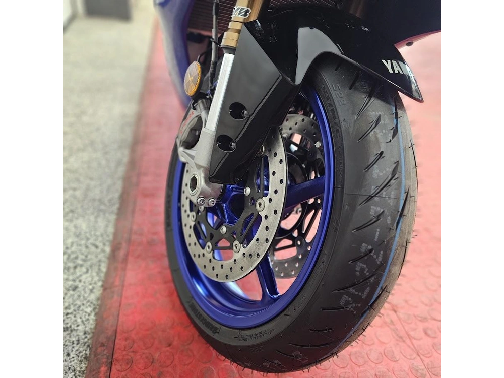 2026 Yamaha Yzf R9 alt