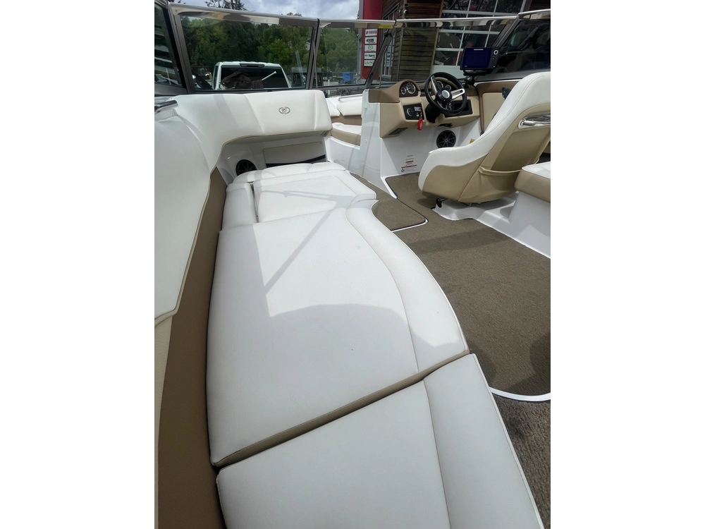 2015 Cobalt Boats 220s alt