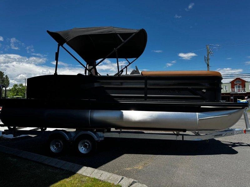 Bennington Marine 22s Swingback Luxe 3t Noir Mat 2026 alt