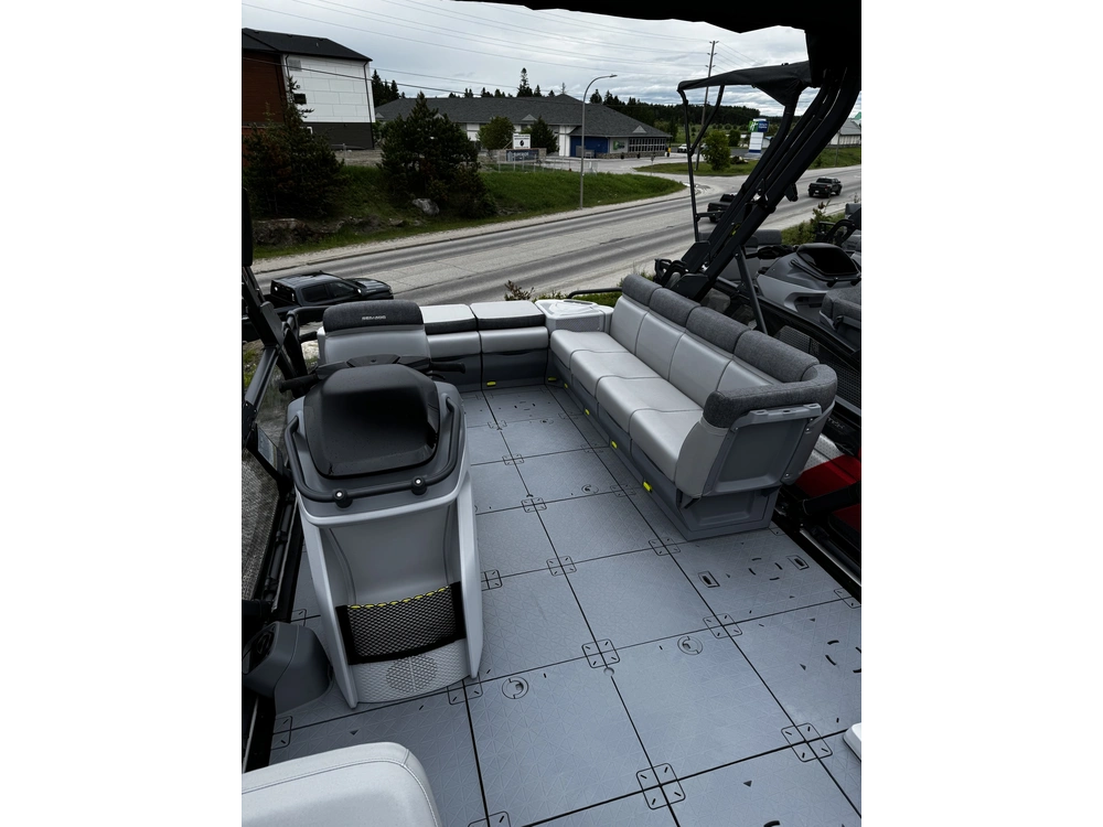 2026 Sea-doo Switch Sport 21' 300hp alt