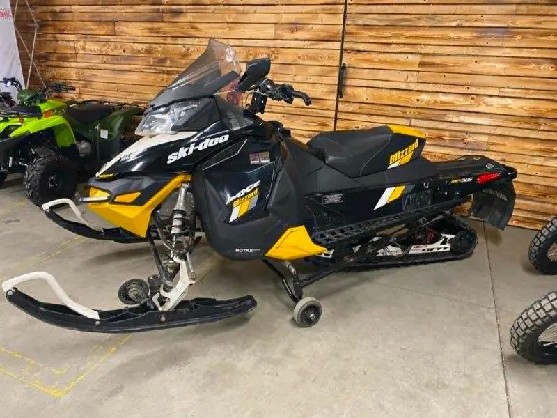 Ski-Doo MXZ BLIZZARD 900ACE 2016