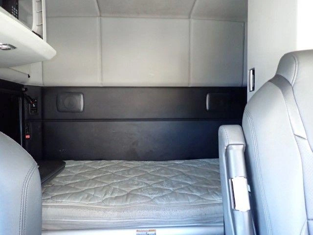 Kenworth W990 2023